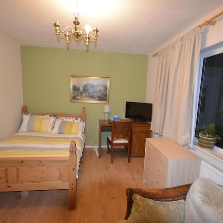 Double Bedroom With View To The Garden Оксфорд Экстерьер фото